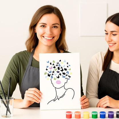 Personnes réalisant une œuvre avec le kit pochoir artistique Panash Art. Activité créative DIY accessible aux débutants avec peinture acrylique et pochoir réutilisable pour créer un tableau moderne sans savoir dessiner.