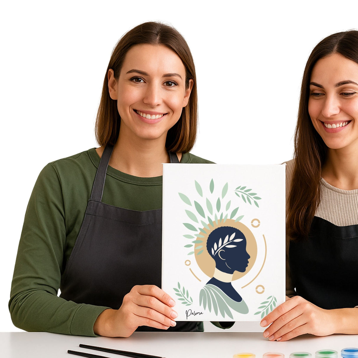 Deux personnes tenant une toile peinte du modèle Aube d’Amani réalisé avec les pochoirs superposables Panash Art.