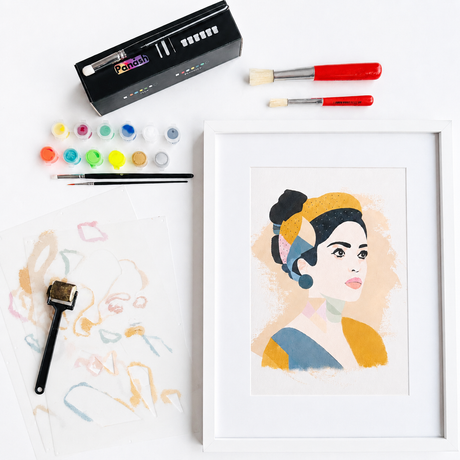 Alternative à la peinture au numéro : œuvre encadrée modèle Lana créée avec un kit créatif Panash Art comprenant pochoirs, peintures et accessoires