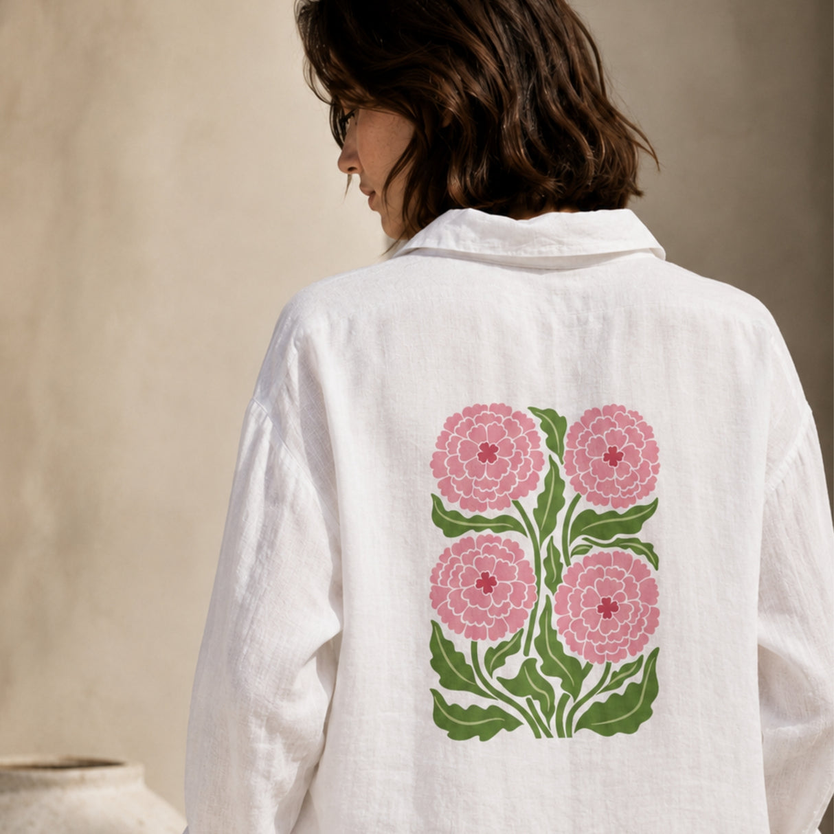 Modele fleurs hortensias fait sur tissu chemise aux pochoirs une alternative a la peinture aux numéros, un cadeau original