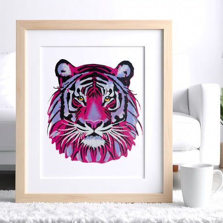 Tableau décoratif tigre aux couleurs vibrantes créé avec un kit pochoirs Panash Art, création artistique accessible sans savoir dessiner