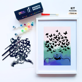 Pochoir créatif Miss Papillons Panash Art, portrait féminin moderne à réaliser en peinture acrylique, kit DIY artistique format A4 avec cadre blanc, activité créative alternative à la peinture au numéro