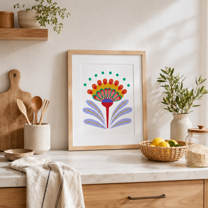 Œuvre Fleur Bali réalisée avec les pochoirs superposables Panash Art, encadrée dans un cadre bois et exposée dans un intérieur lumineux. Alternative à la peinture au numéro pour créer facilement une décoration murale florale personnalisée.