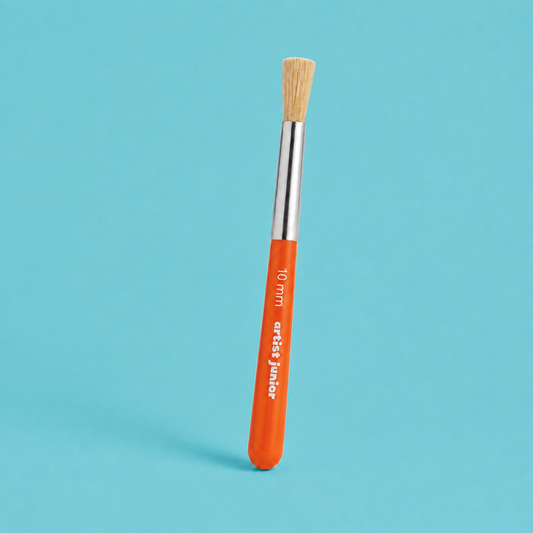 Pinceau brosse ronde à pochoir 10 mm présenté en flat lay avec un pochoir floral et une palette de peinture sur fond blanc.