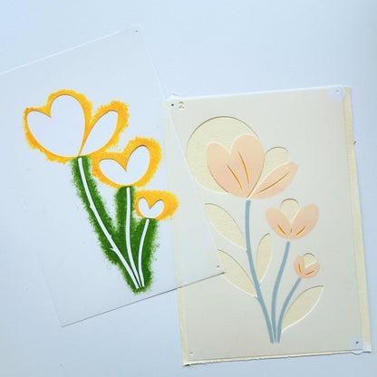 Pochoir créatif Crocus Panash Art et exemple de réalisation en peinture acrylique sur toile, fleurs modernes jaunes et vertes, activité DIY alternative à la peinture au numéro
