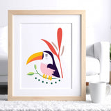 Résultat final du pochoir TOUCAN Panash Art – oiseau tropical coloré au grand bec, sur fond blanc, style décoratif moderne.