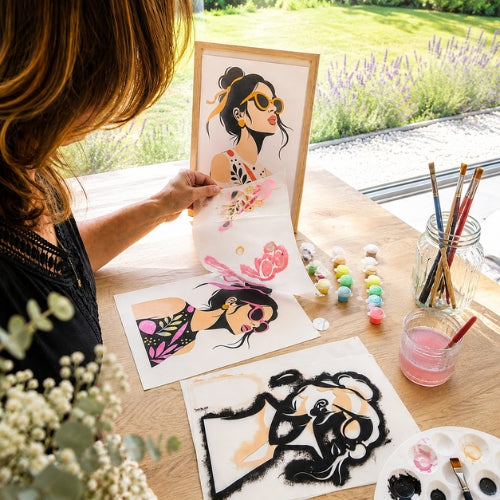 Création du portrait Rosalie avec 3 pochoirs superposables et peinture acrylique – activité créative Panash Art