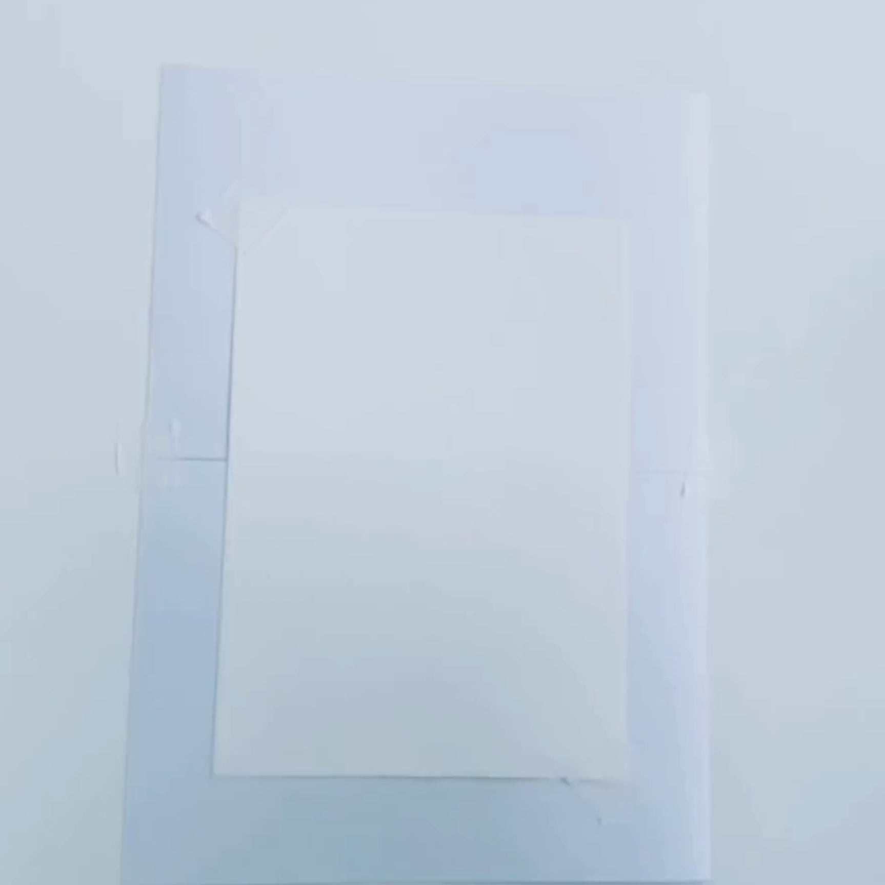 Vidéo montrant la réalisation de La Joconde avec un kit Panash Art à 3 pochoirs superposables. Démonstration étape par étape sur toile A4 avec peinture acrylique, révélant progressivement le portrait final sans savoir dessiner. Alternative créative à la peinture par numéros, pochoirs réutilisables fabriqués en France.